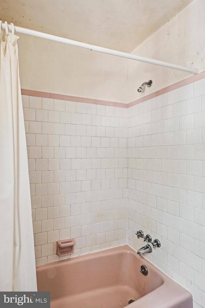 536 Williamsburg Lane photo 34