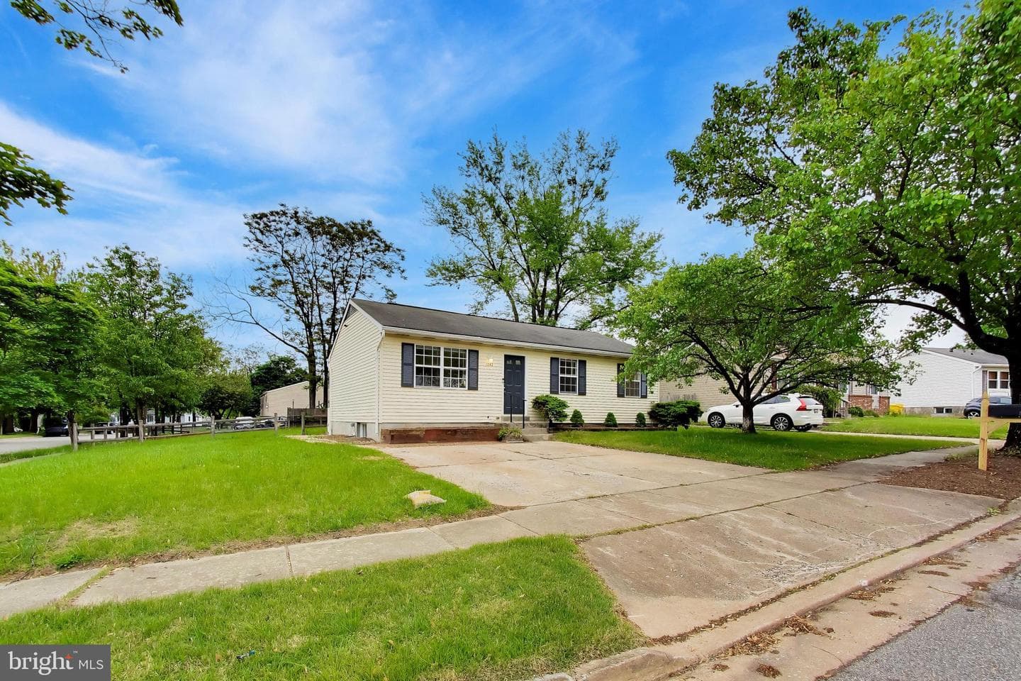 1242 Cedarcliff Drive photo 3