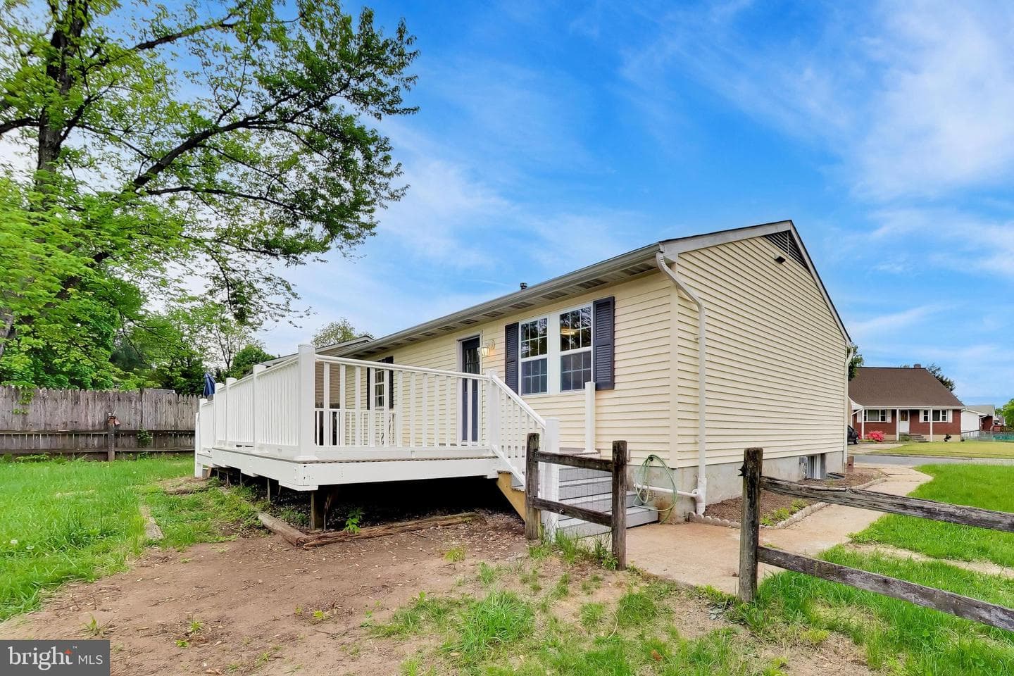 1242 Cedarcliff Drive photo 4