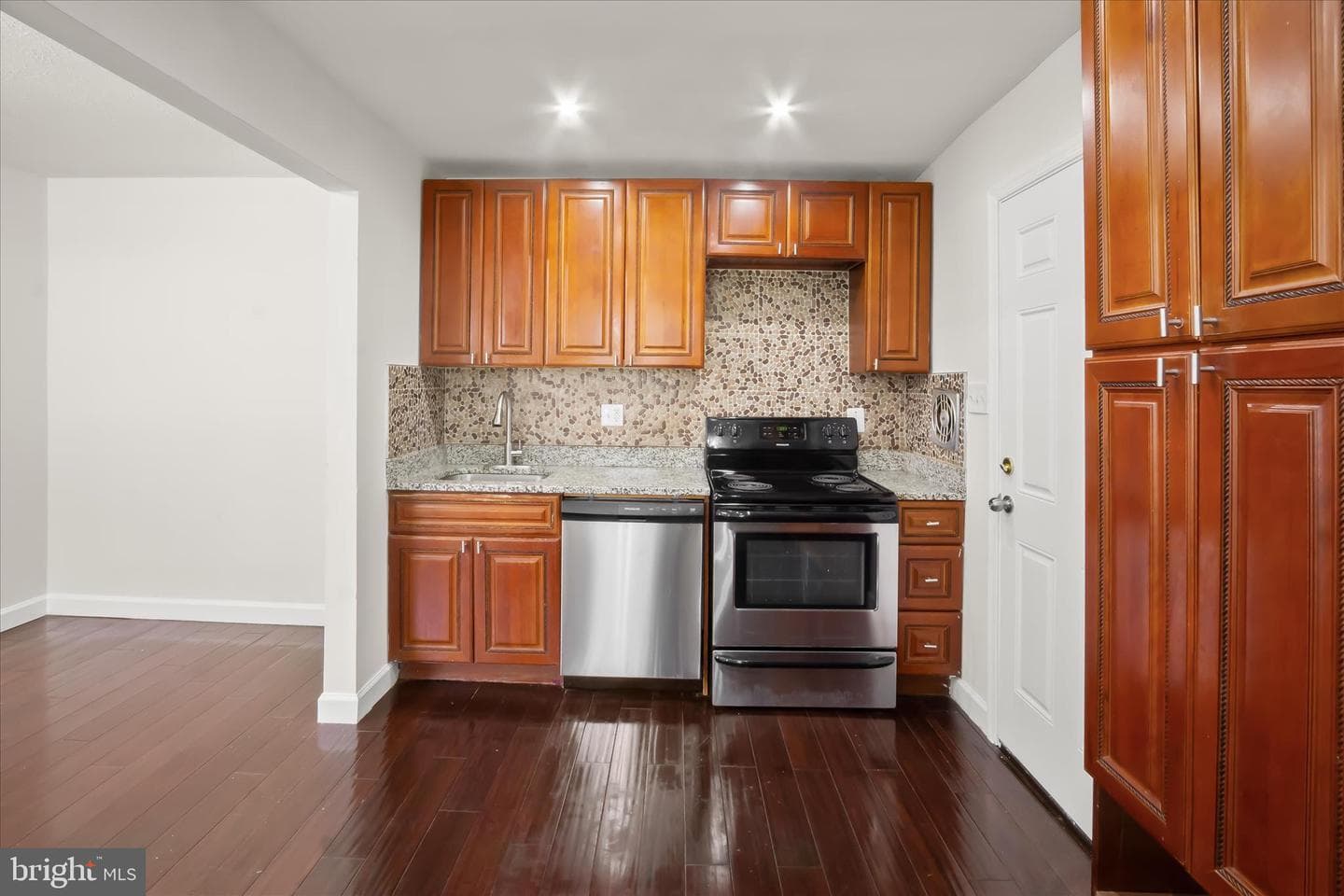 8219 Tomlinson Court photo 12