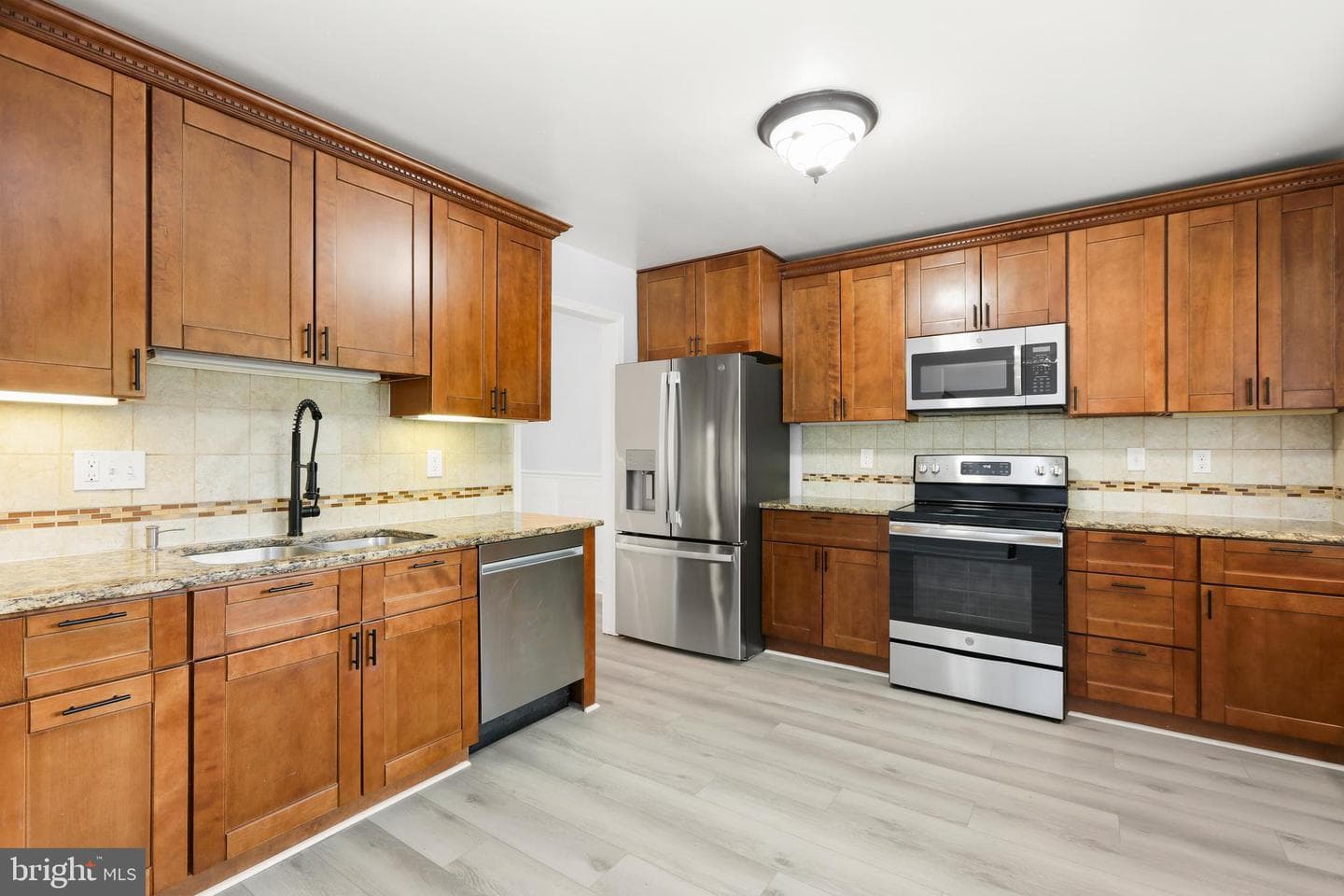 404 Peach Court photo 14