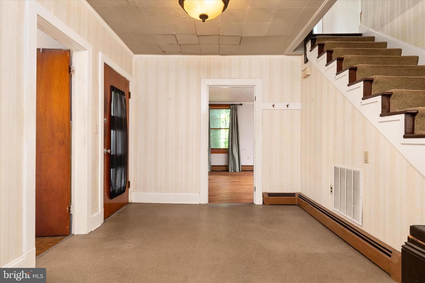 818 Annapolis Road photo 2