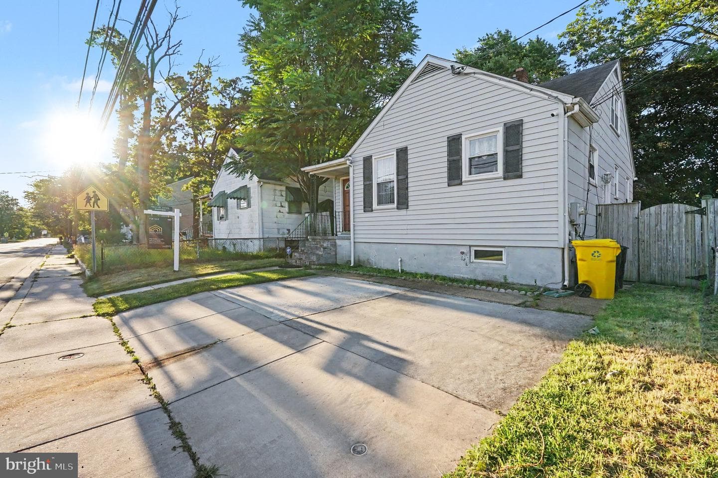 527 Stewart Avenue photo 2
