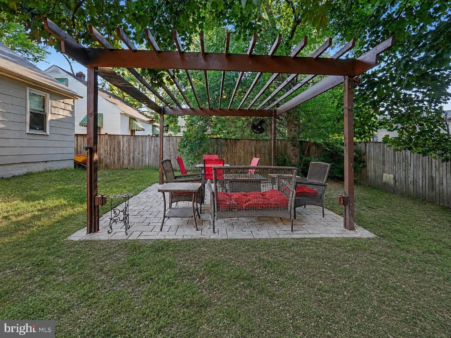 527 Stewart Avenue photo 6