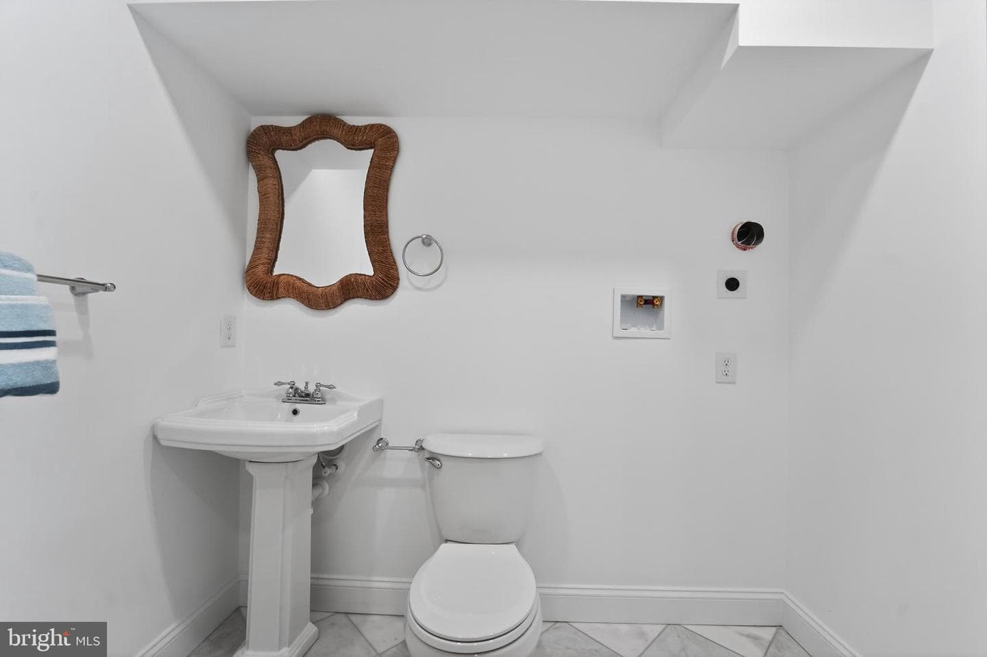 9 College Avenue photo 17