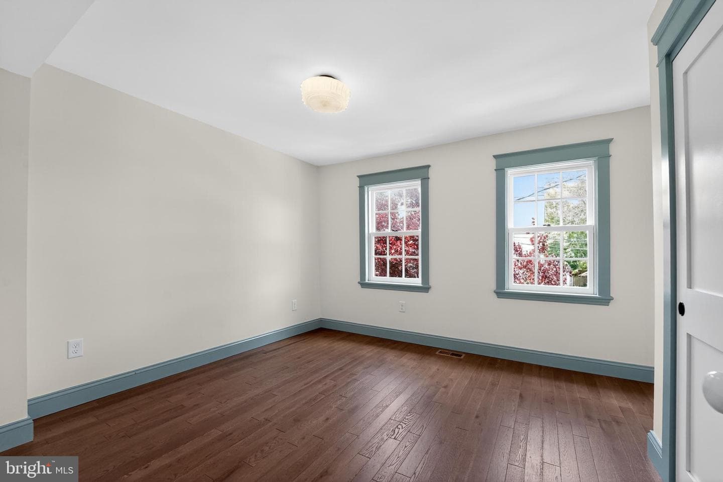 9 College Avenue photo 18