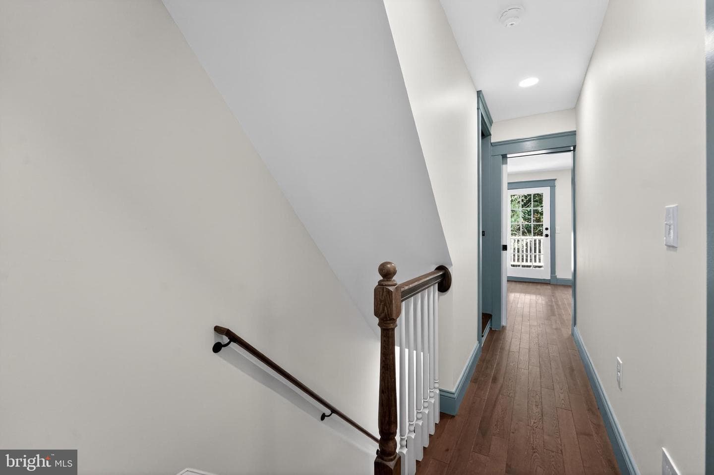 9 College Avenue photo 23
