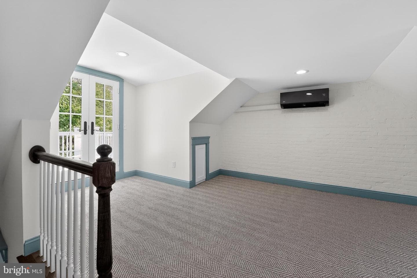 9 College Avenue photo 31
