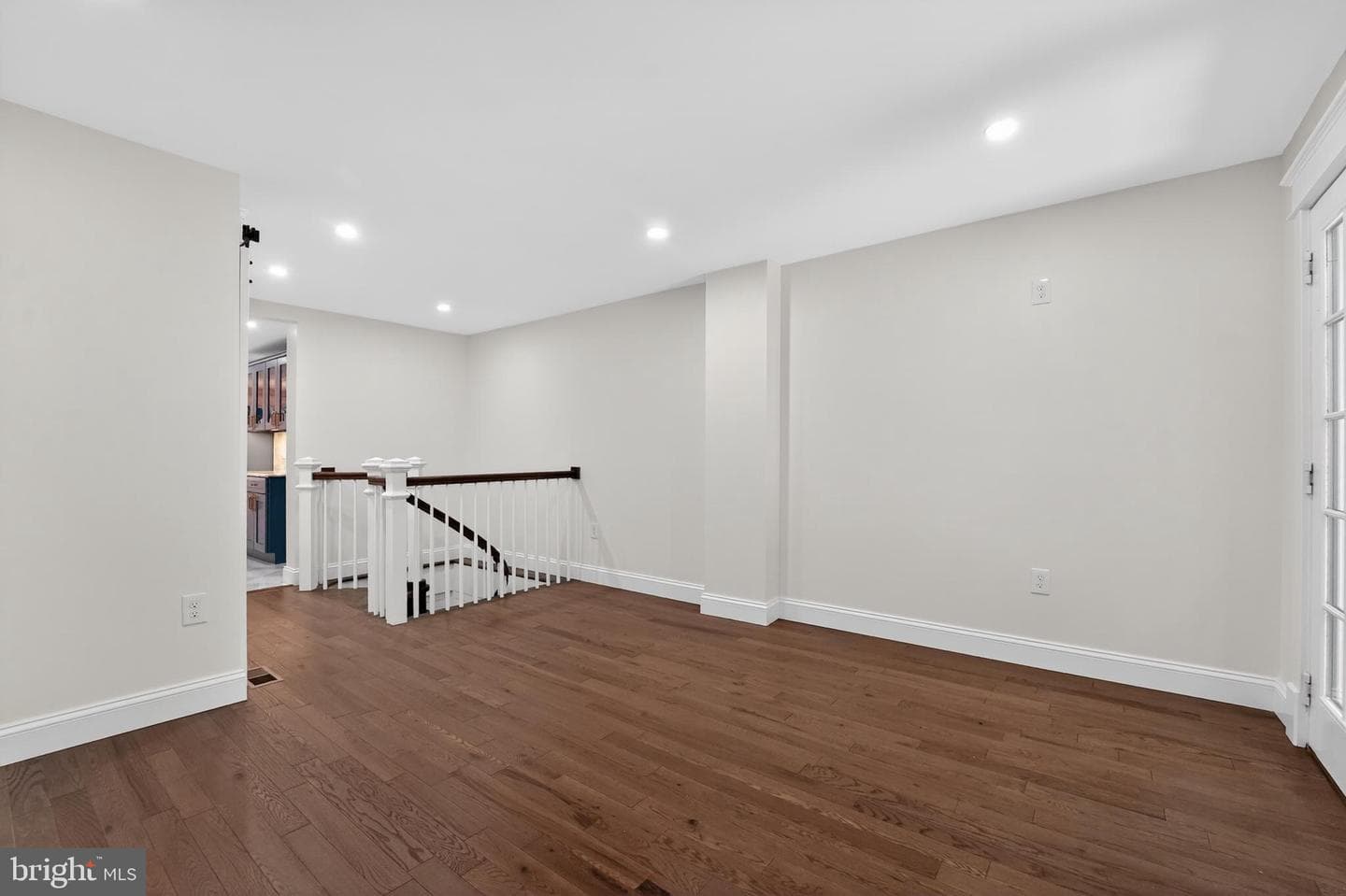 9 College Avenue photo 38