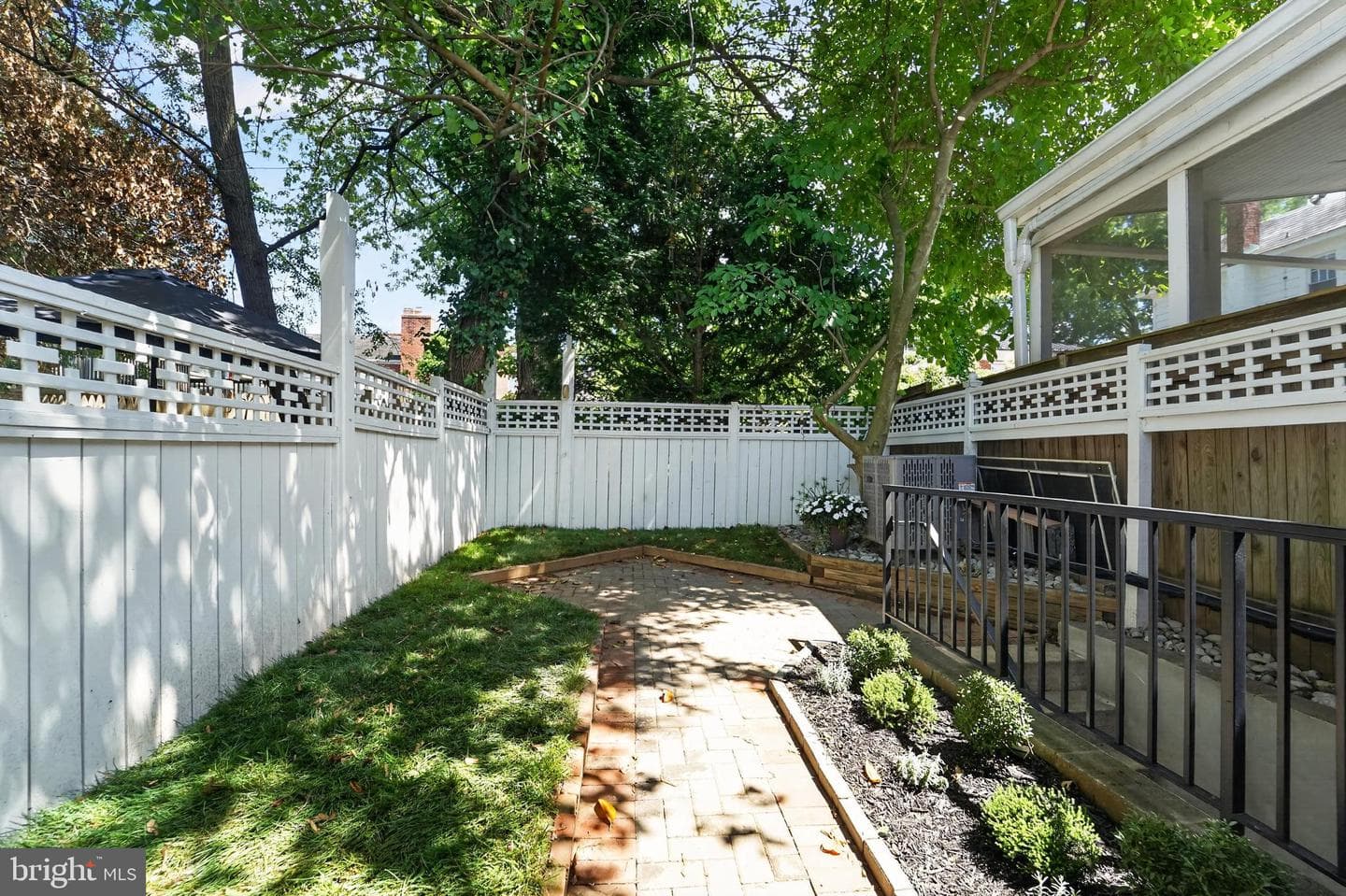 9 College Avenue photo 50