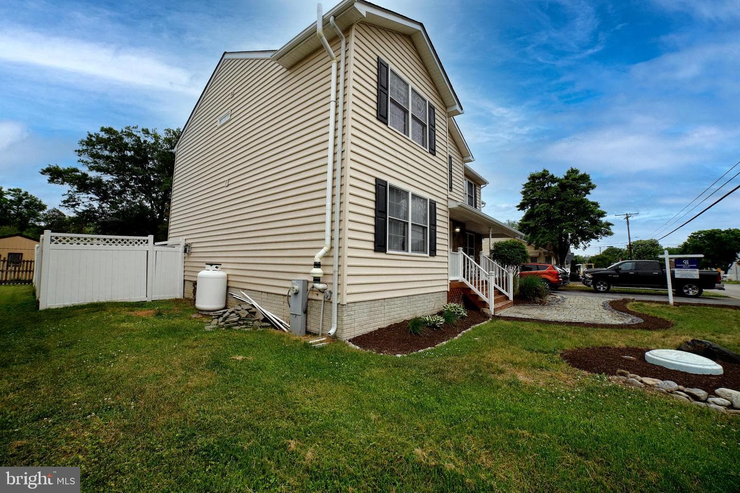 833 Selby Boulevard photo 4