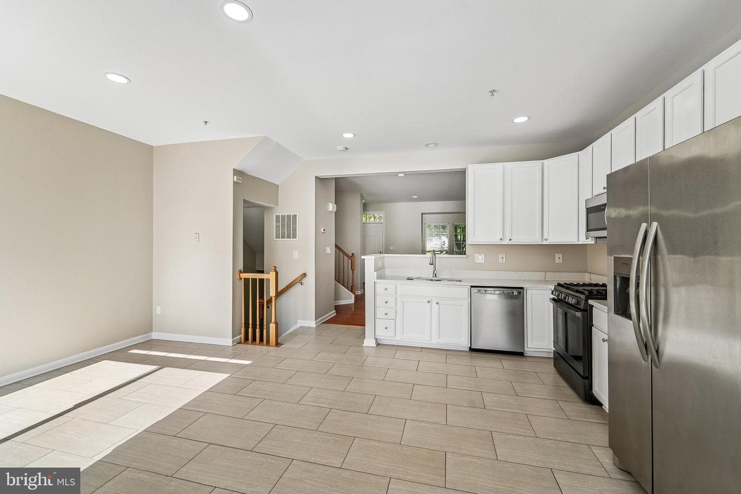 1461 Pangbourne Way photo 15