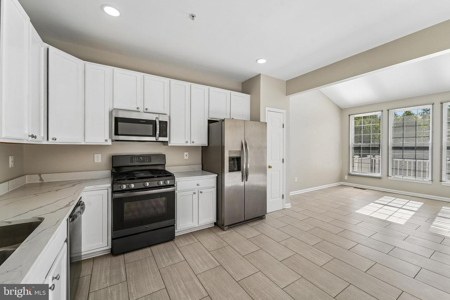 1461 Pangbourne Way photo 17