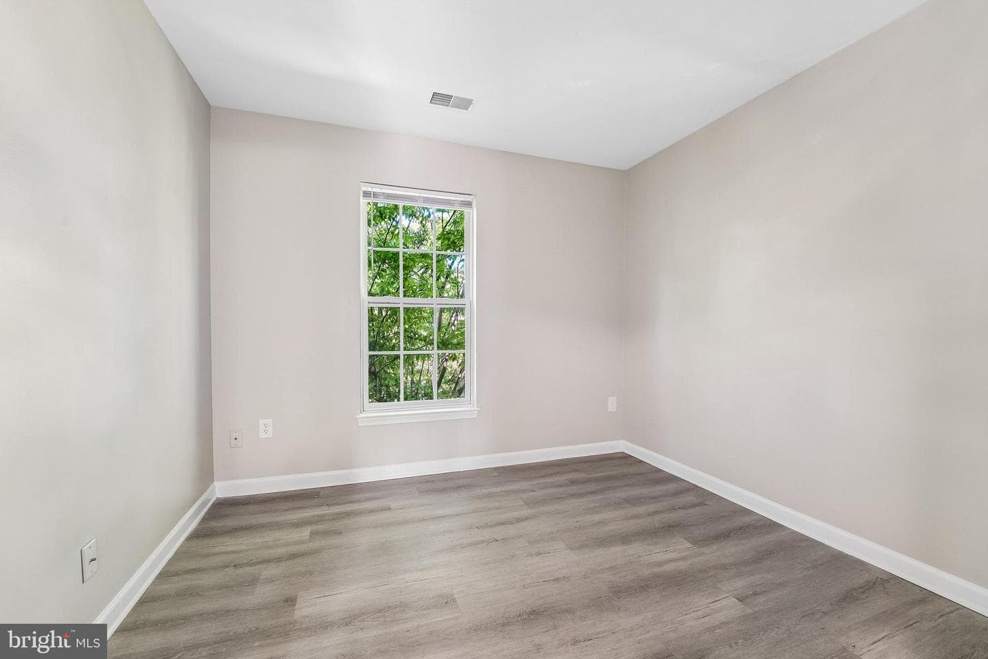 1461 Pangbourne Way photo 27