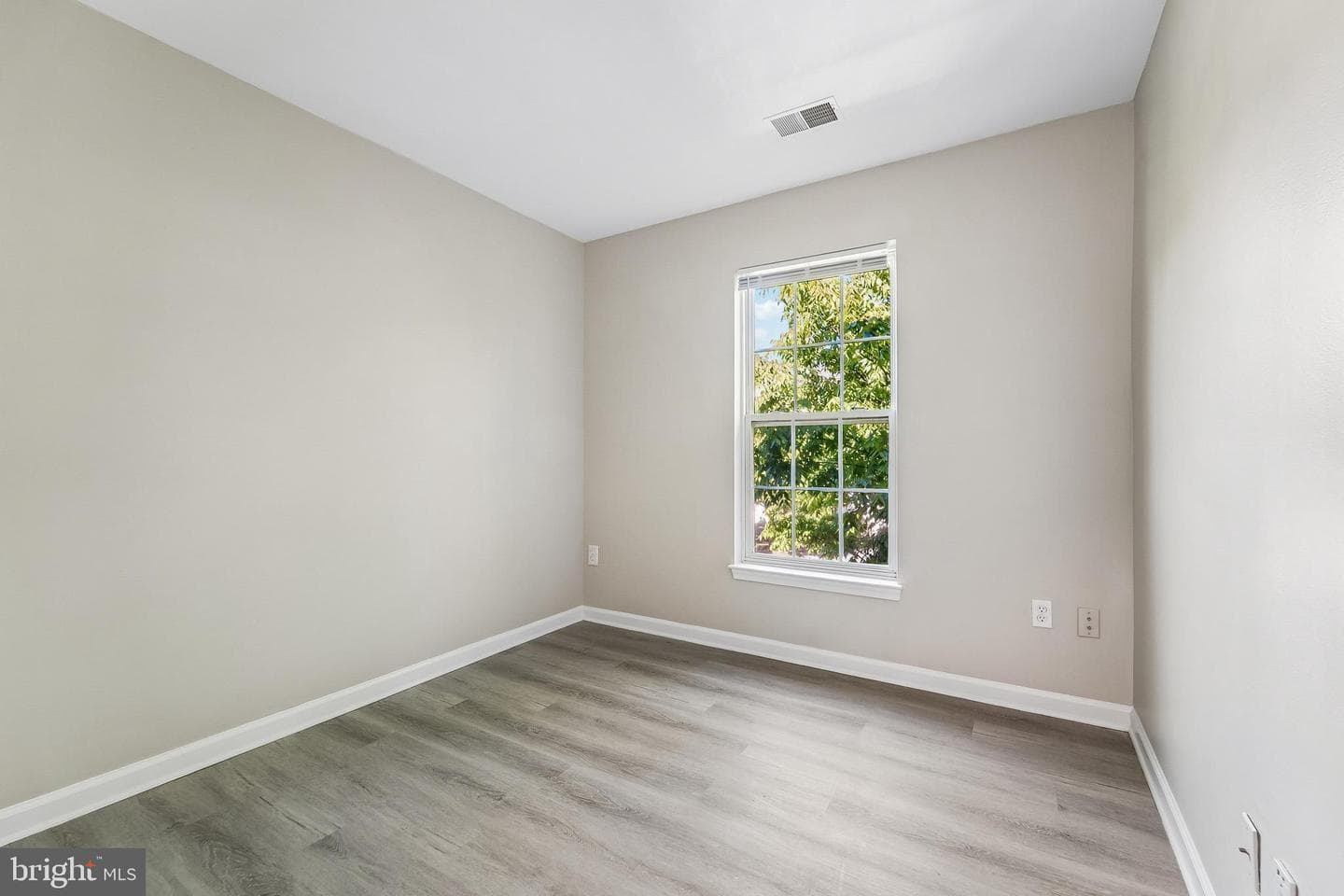 1461 Pangbourne Way photo 30