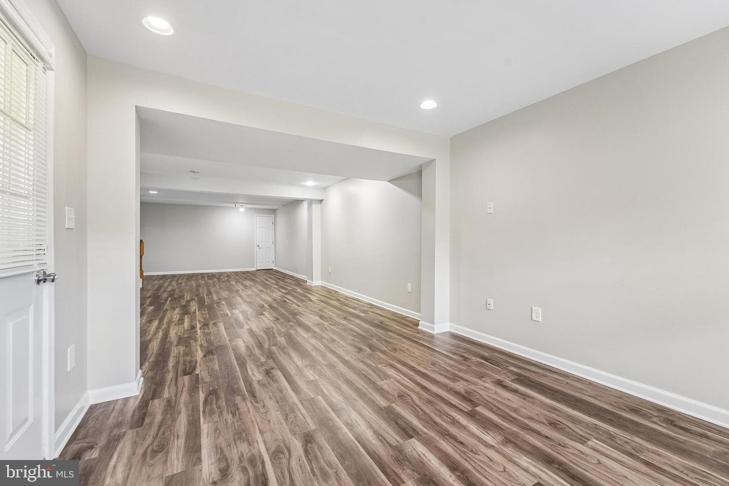 1461 Pangbourne Way photo 35