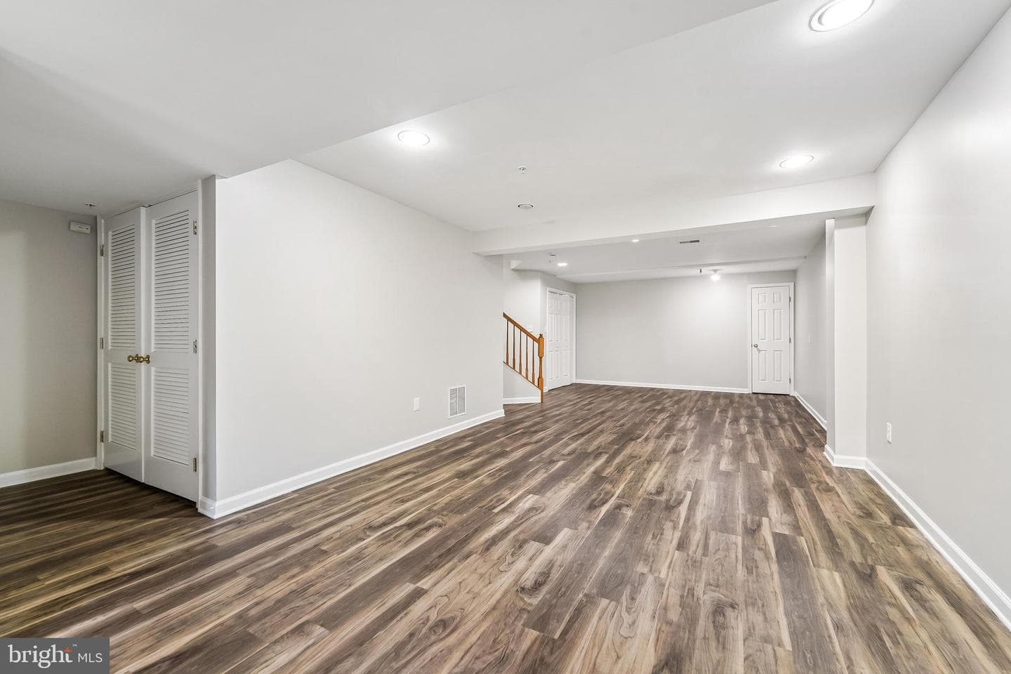 1461 Pangbourne Way photo 36