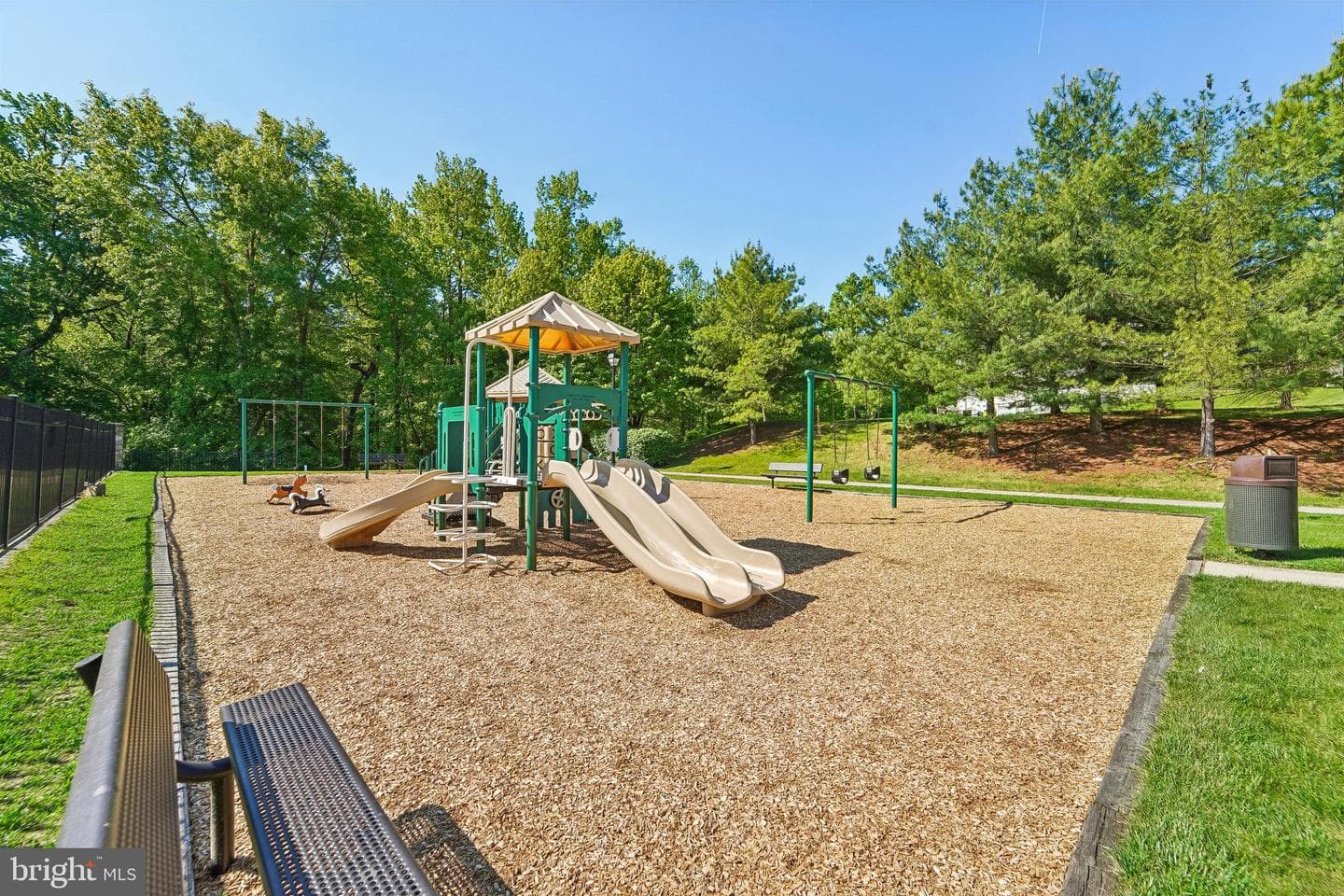 1461 Pangbourne Way photo 45