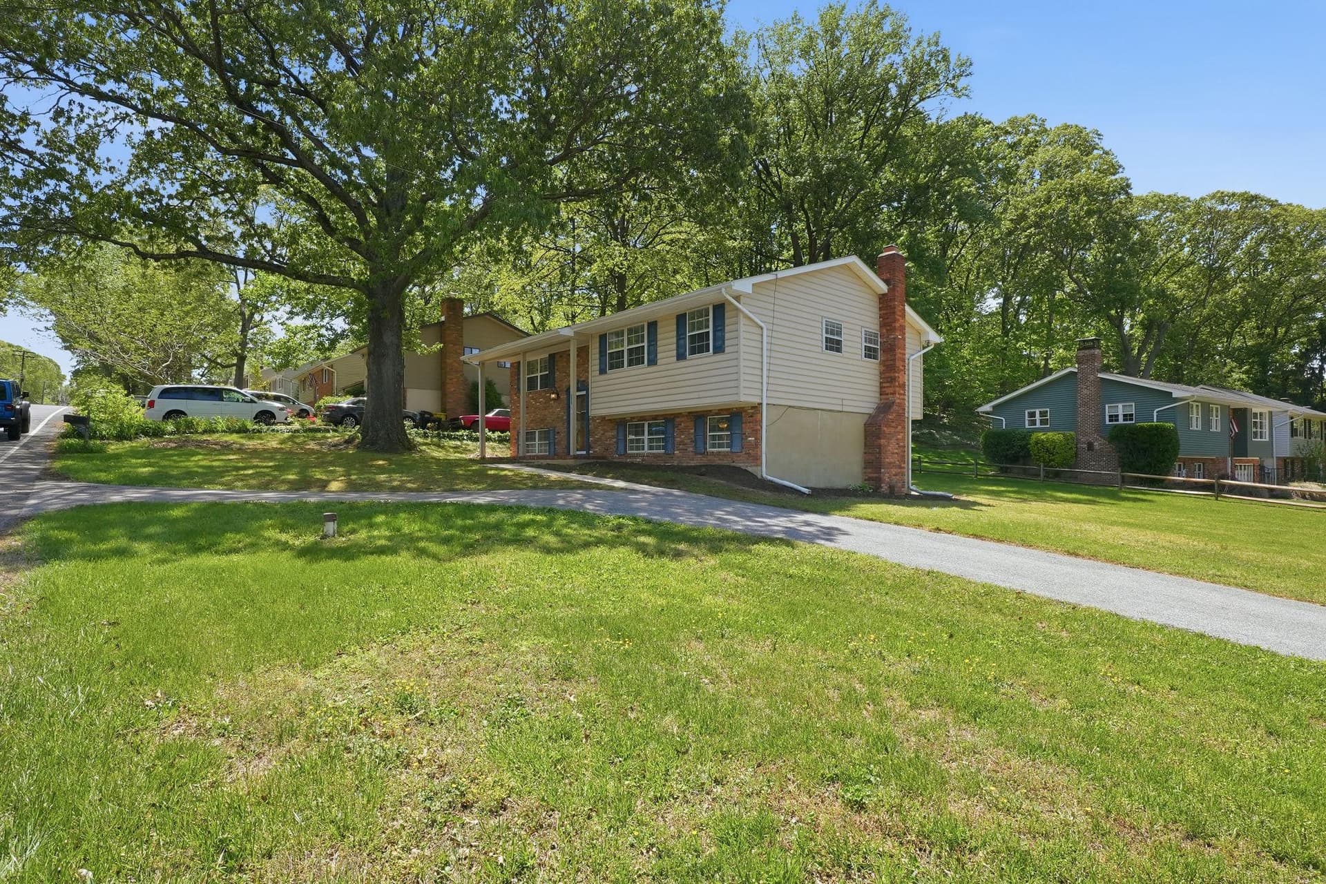 1196 Green Holly Drive photo 3