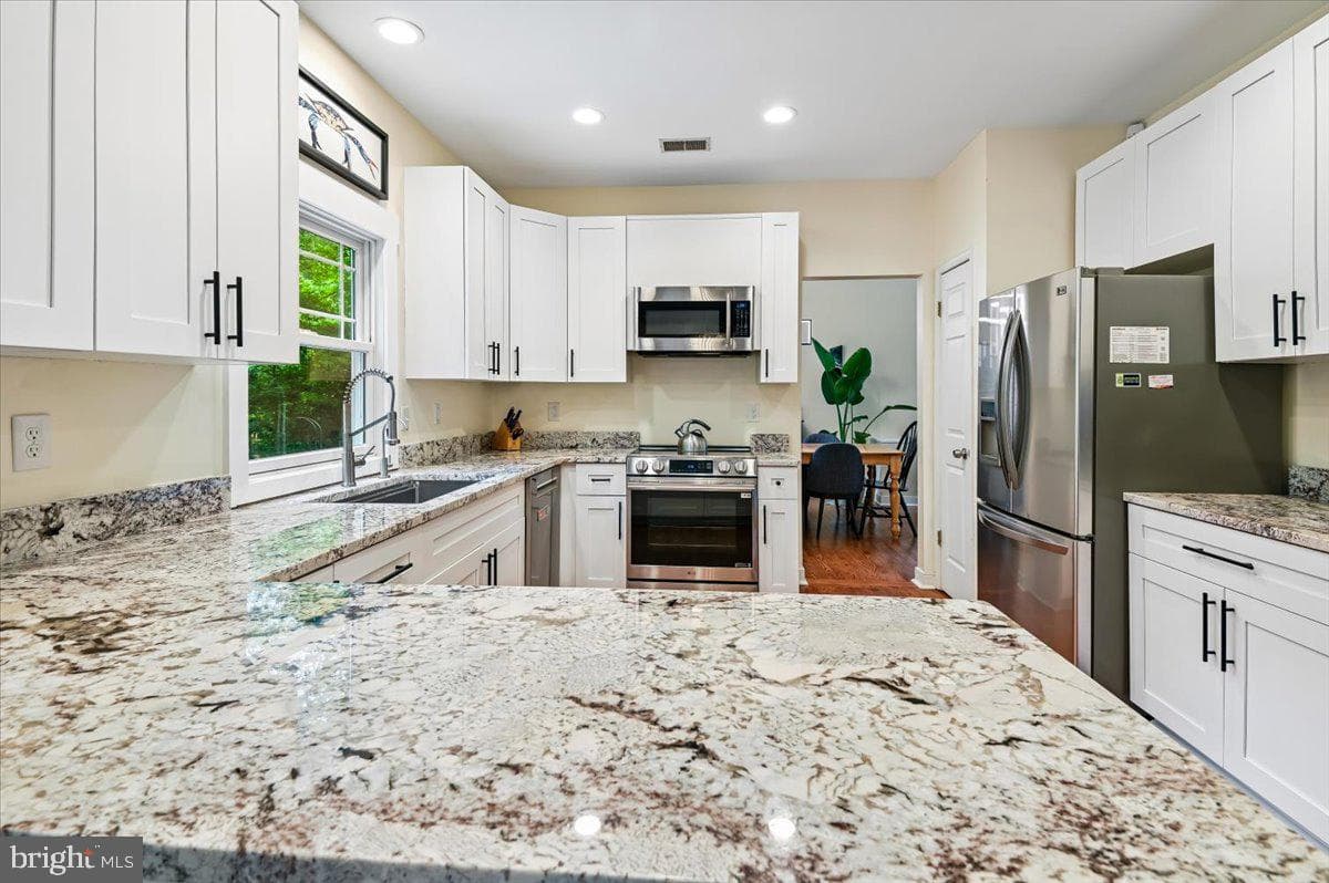 1430 Bay Head Road photo 2