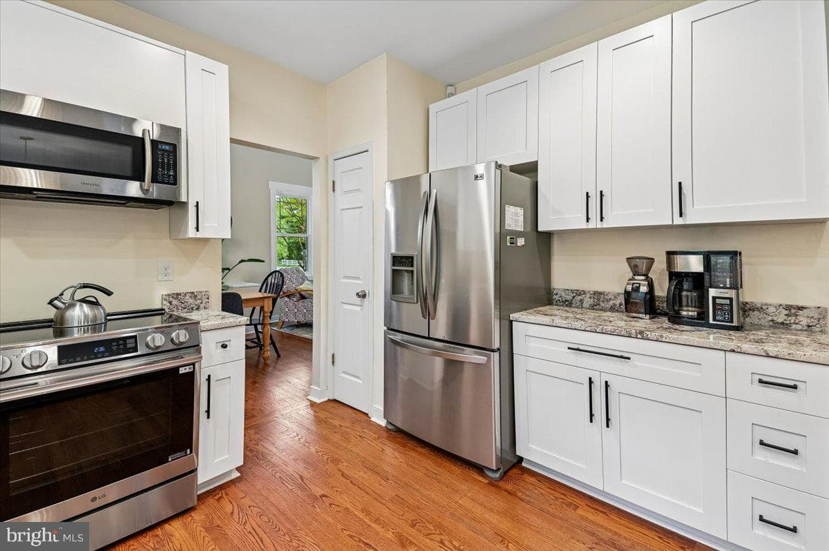 1430 Bay Head Road photo 3