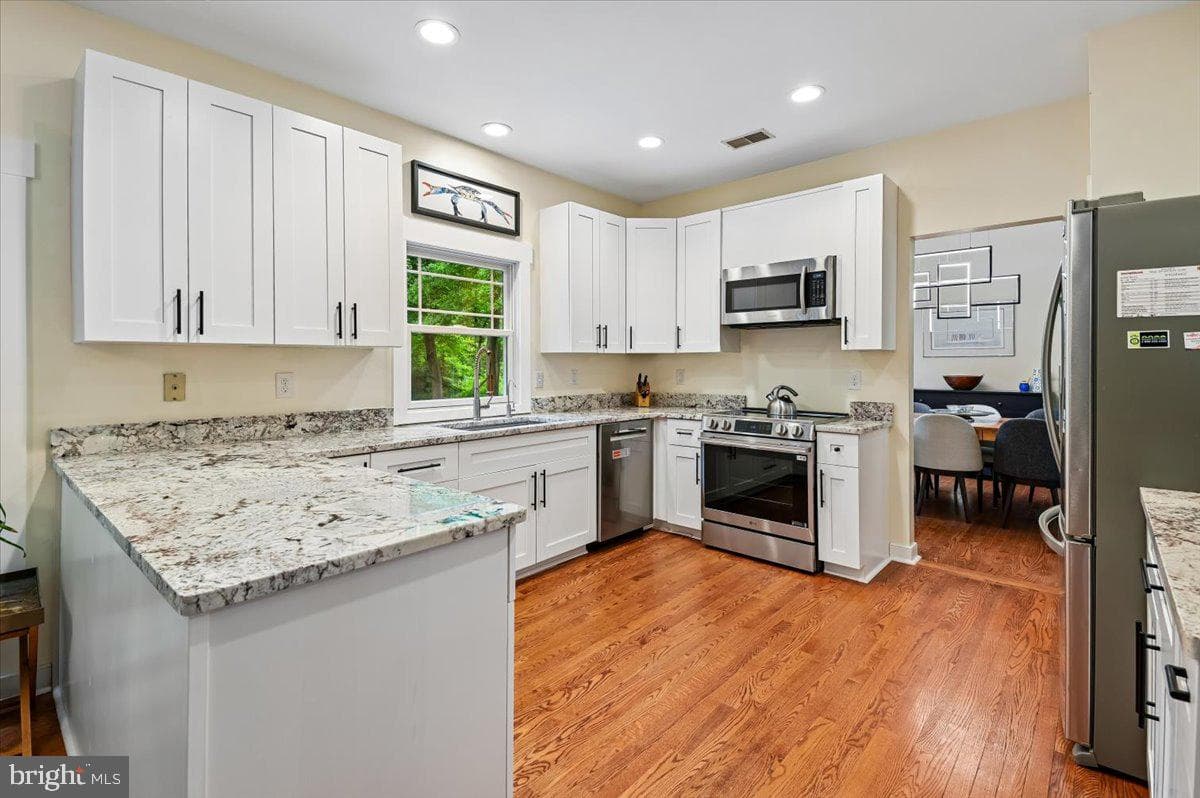 1430 Bay Head Road photo 6