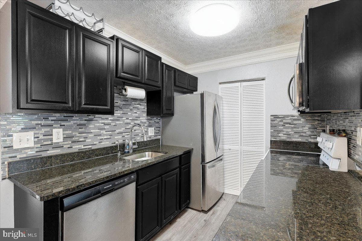 1715 Saunders Way photo 12