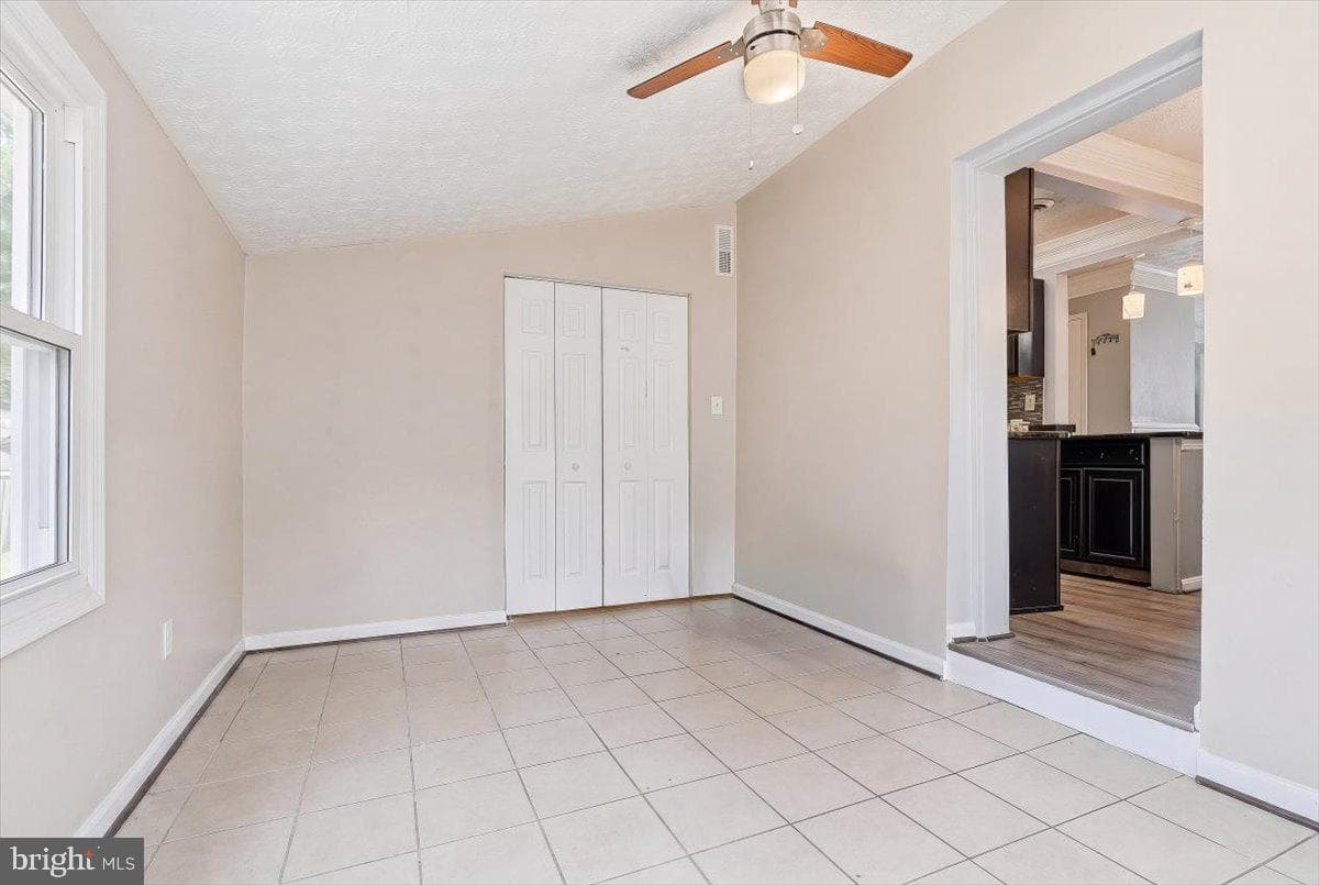 1715 Saunders Way photo 16