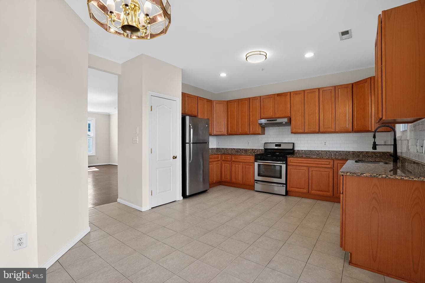 7706 Periwinkle Way photo 8