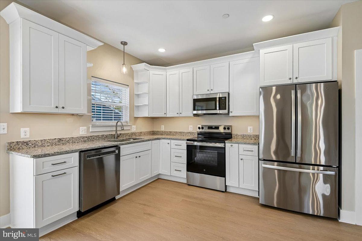 7784 Lakeland Avenue photo 4