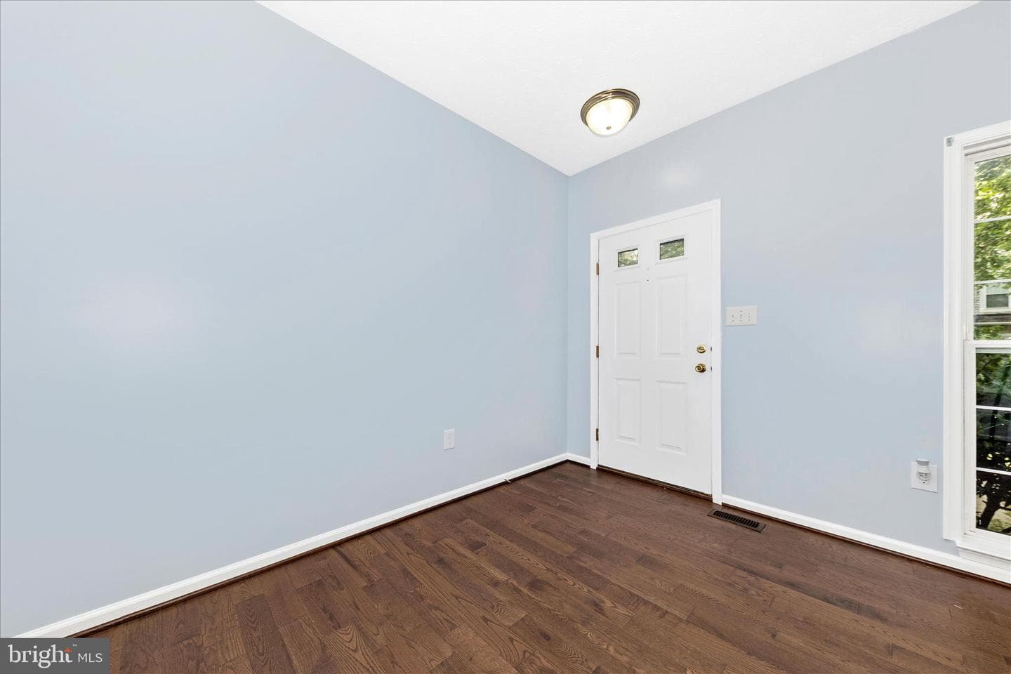 8232 Lyndhurst Street photo 2