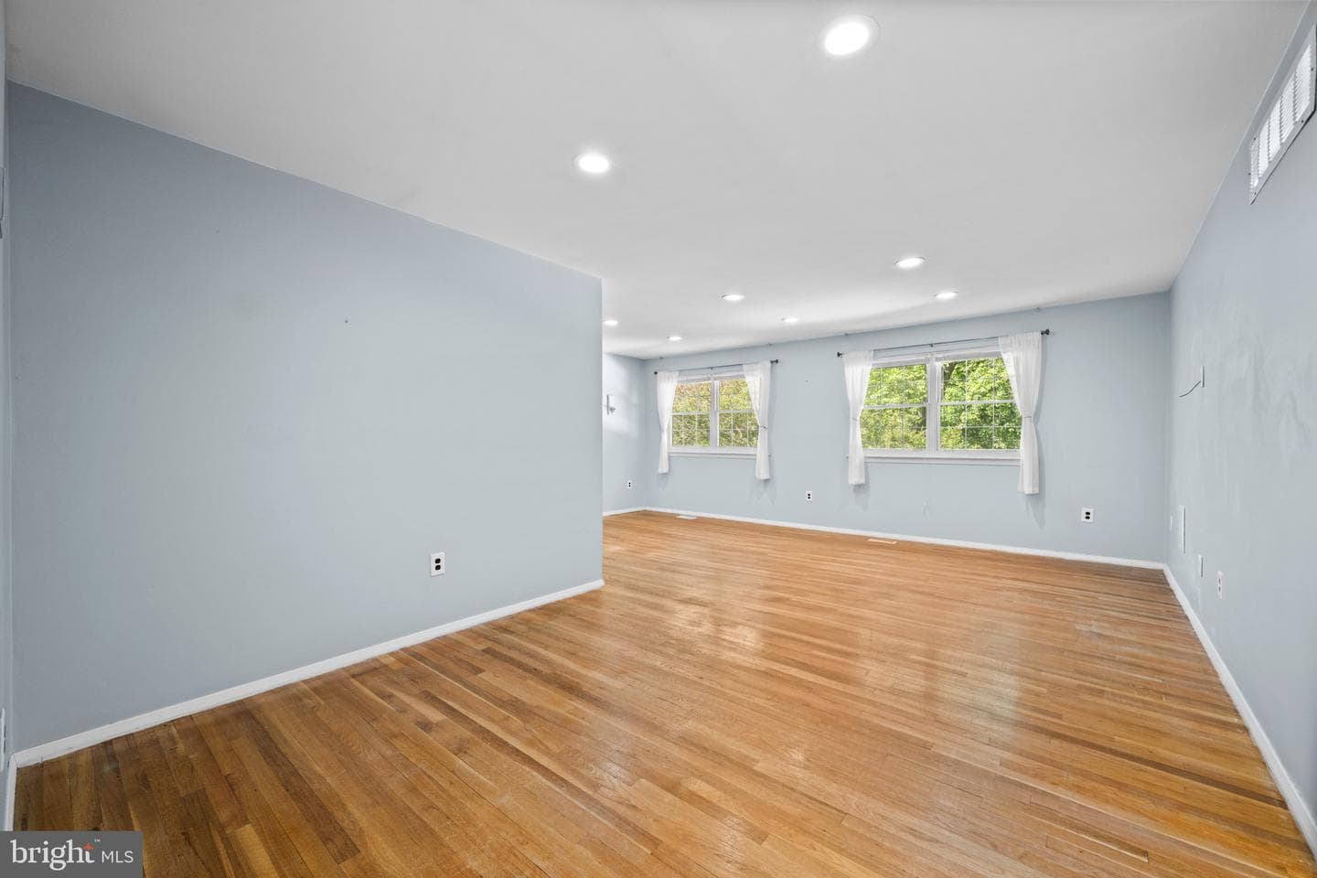 8091 Phirne Road E photo 5