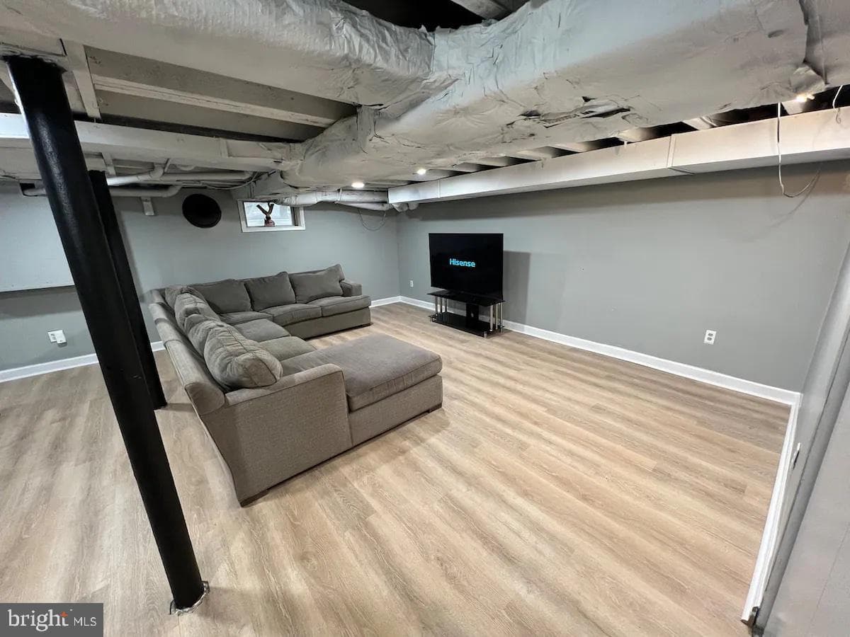301 Beverley Place photo 18