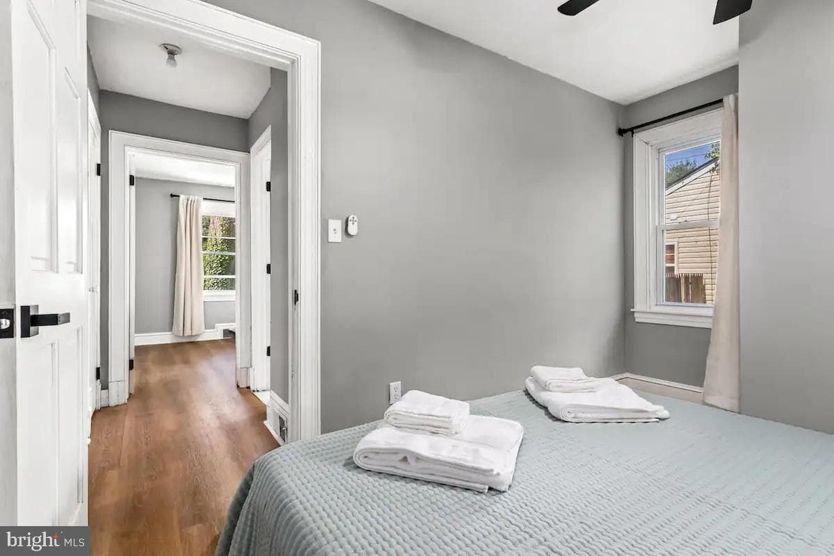 301 Beverley Place photo 37