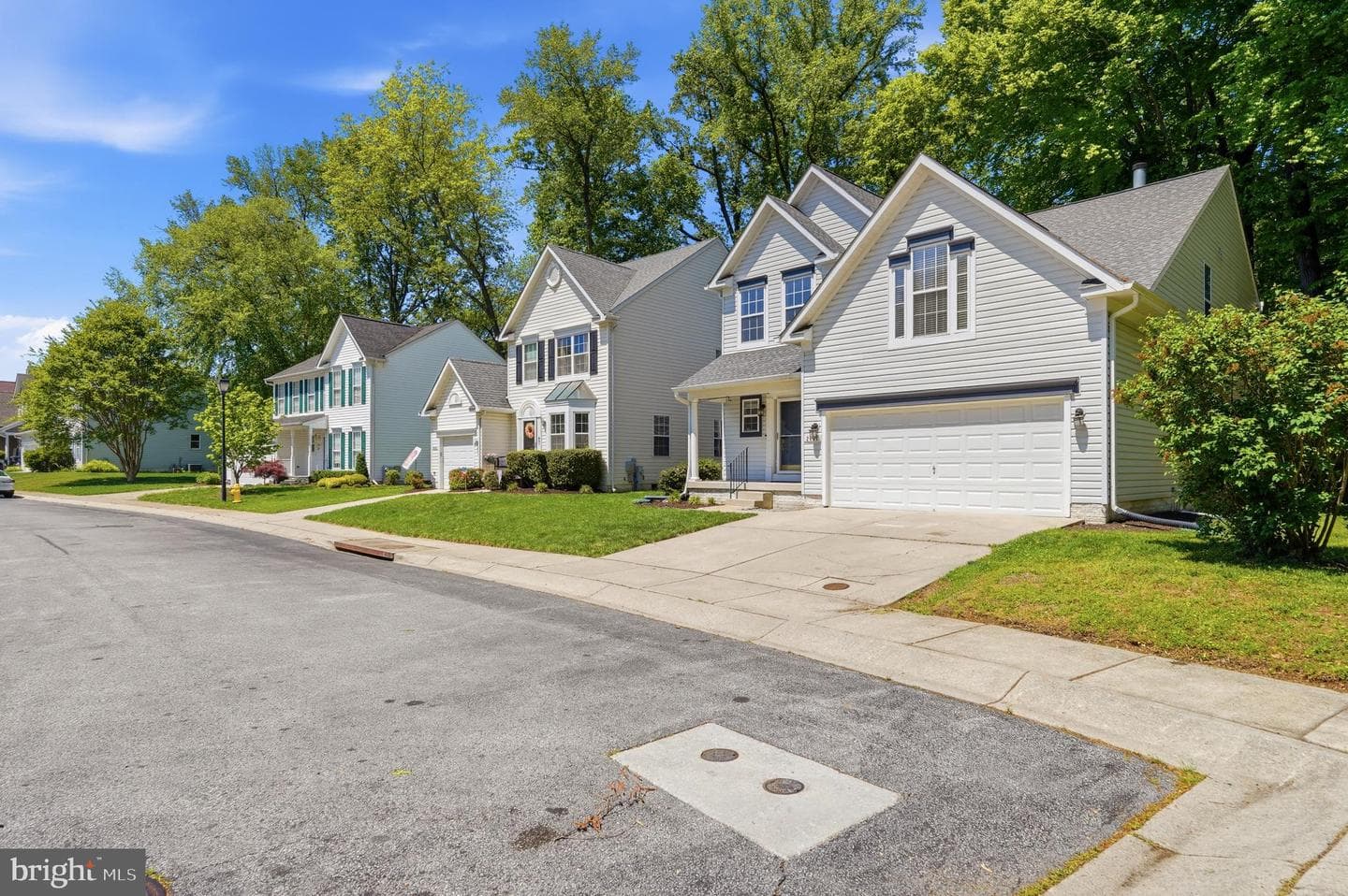 2402 Hightee Court photo 2