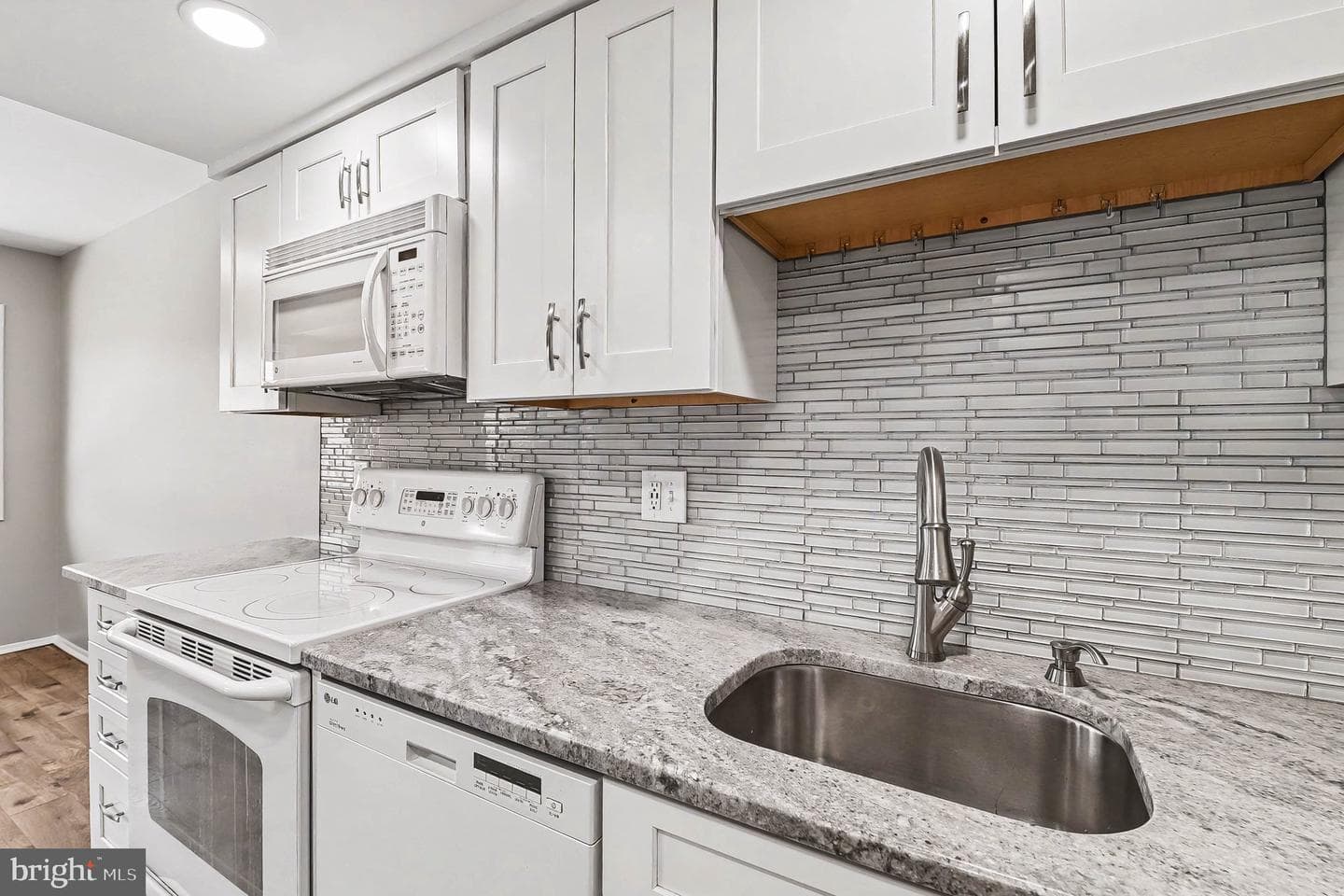 1912 Tupello Place photo 13