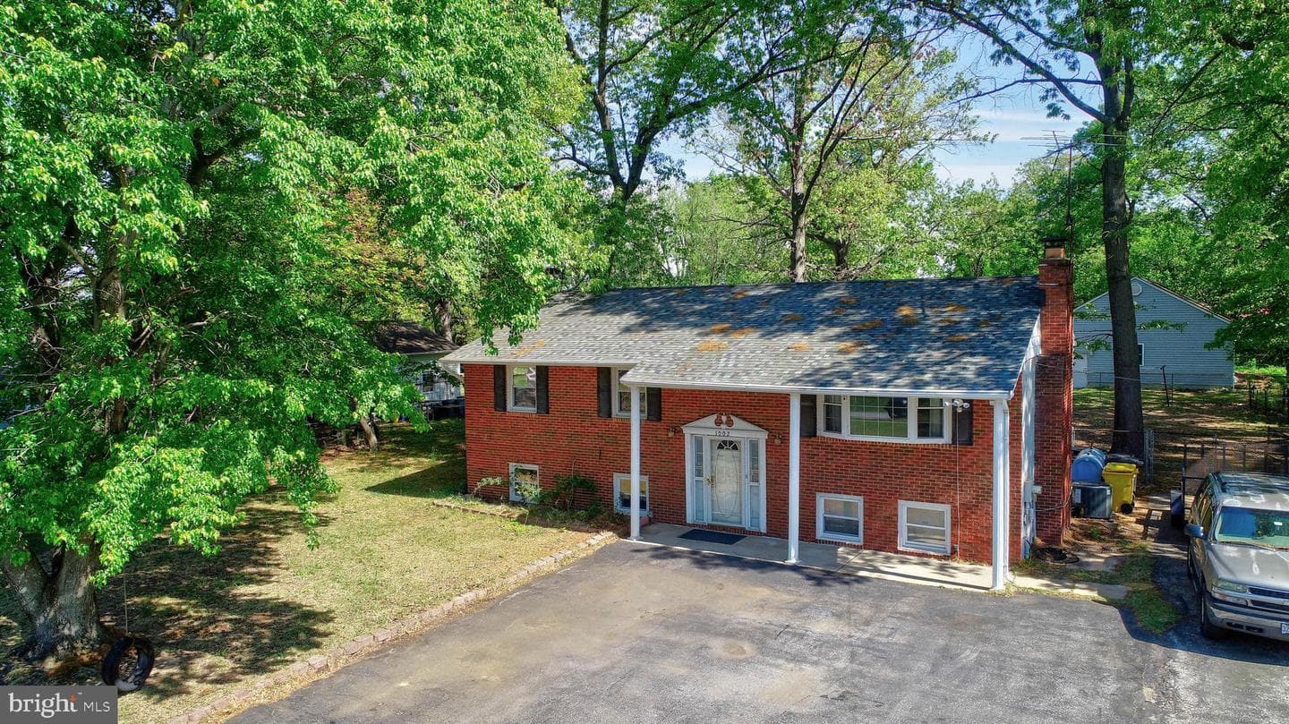 1002 Bell Avenue photo 2
