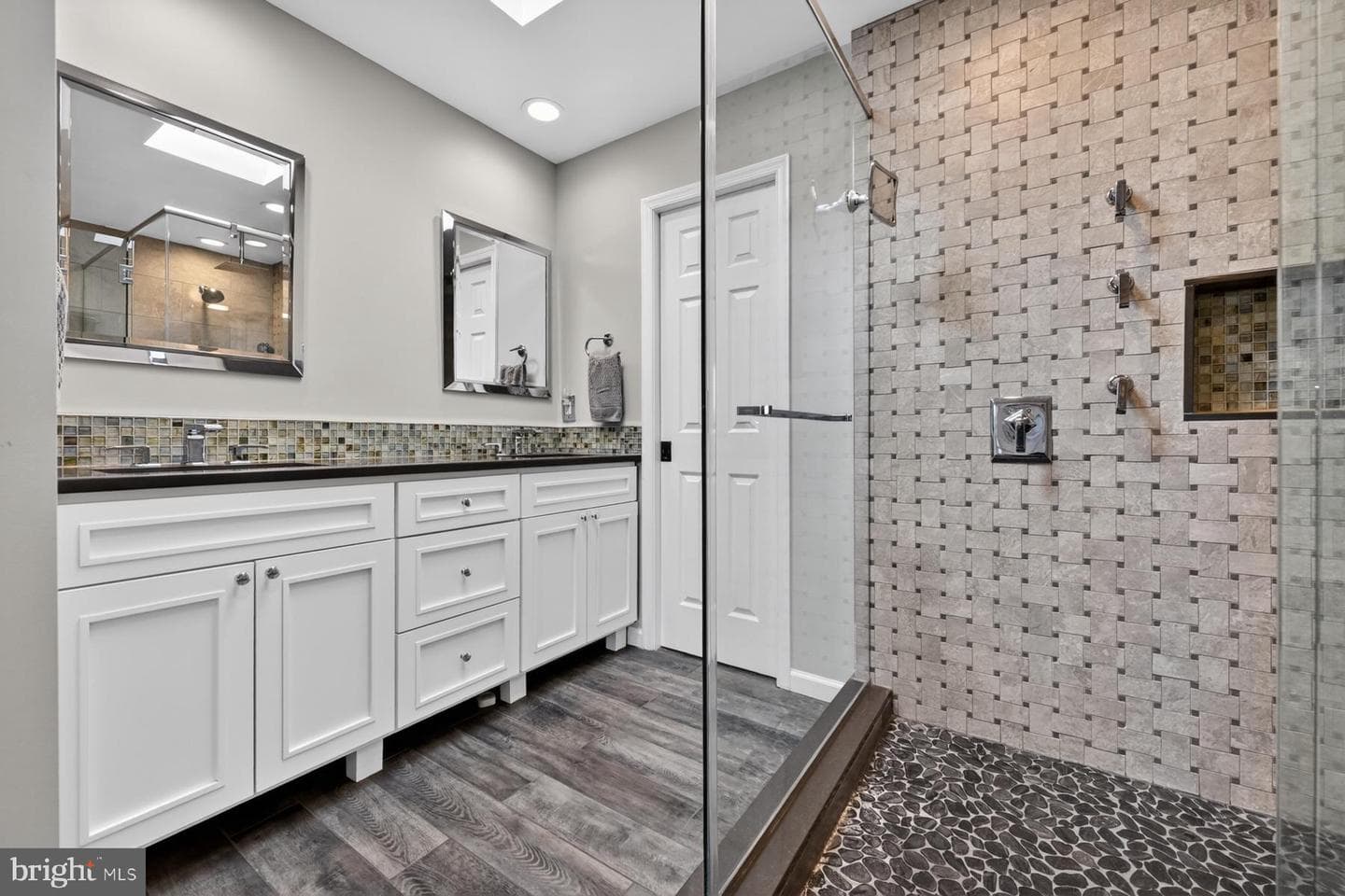 512 Riverside Drive photo 31