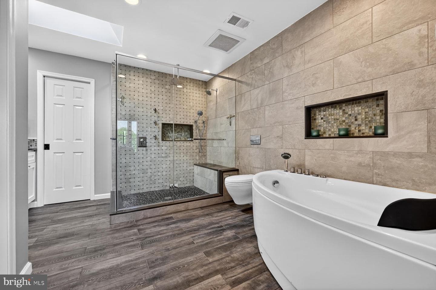 512 Riverside Drive photo 32