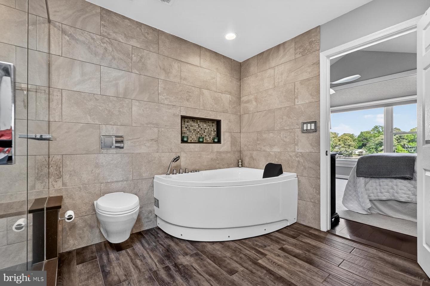 512 Riverside Drive photo 33