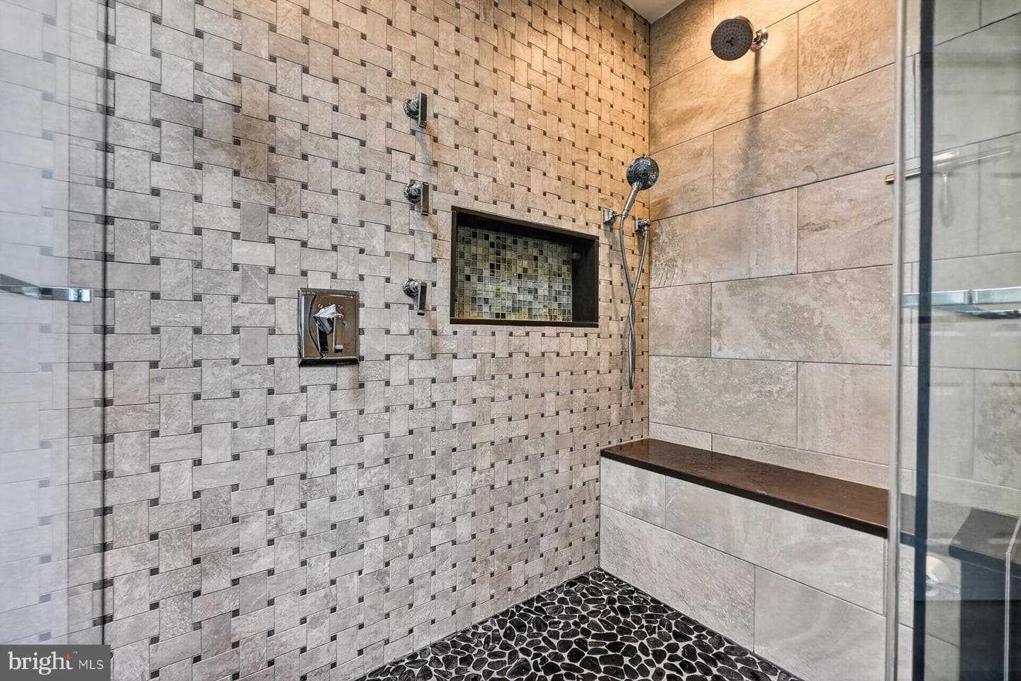 512 Riverside Drive photo 34
