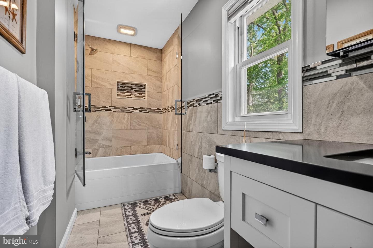512 Riverside Drive photo 41