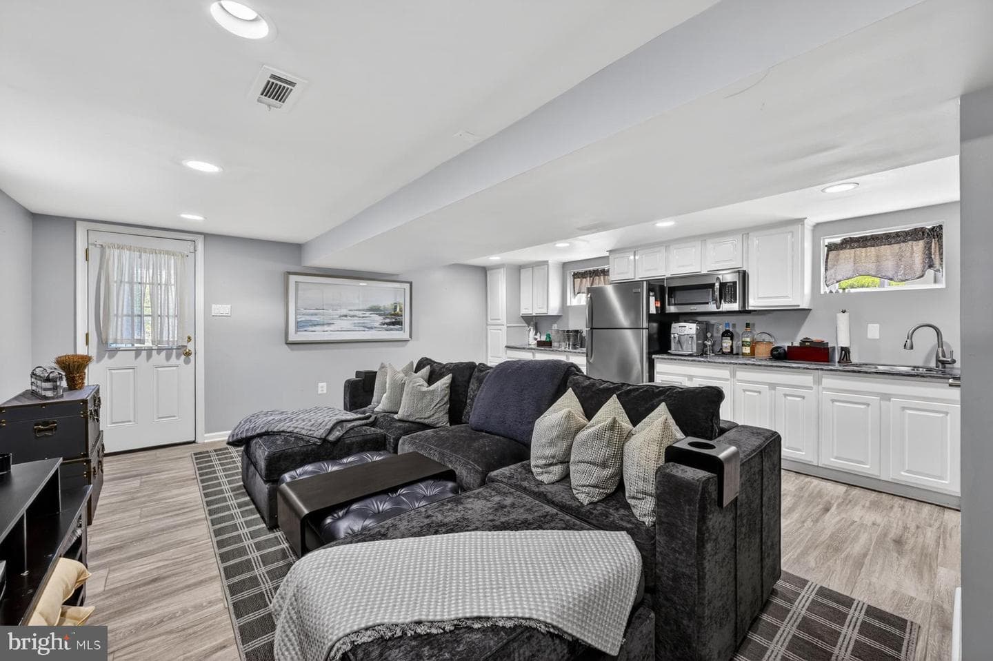 512 Riverside Drive photo 43