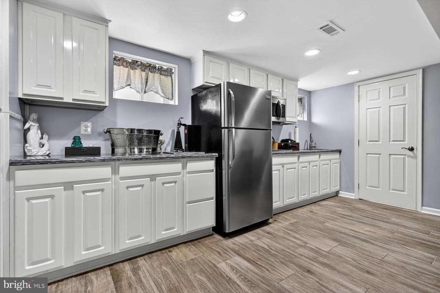 512 Riverside Drive photo 45