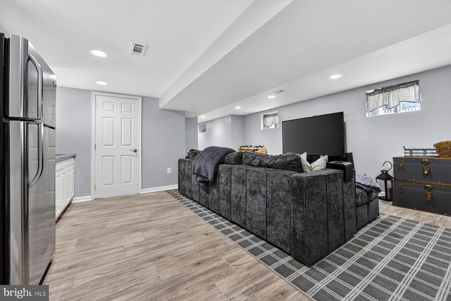 512 Riverside Drive photo 46