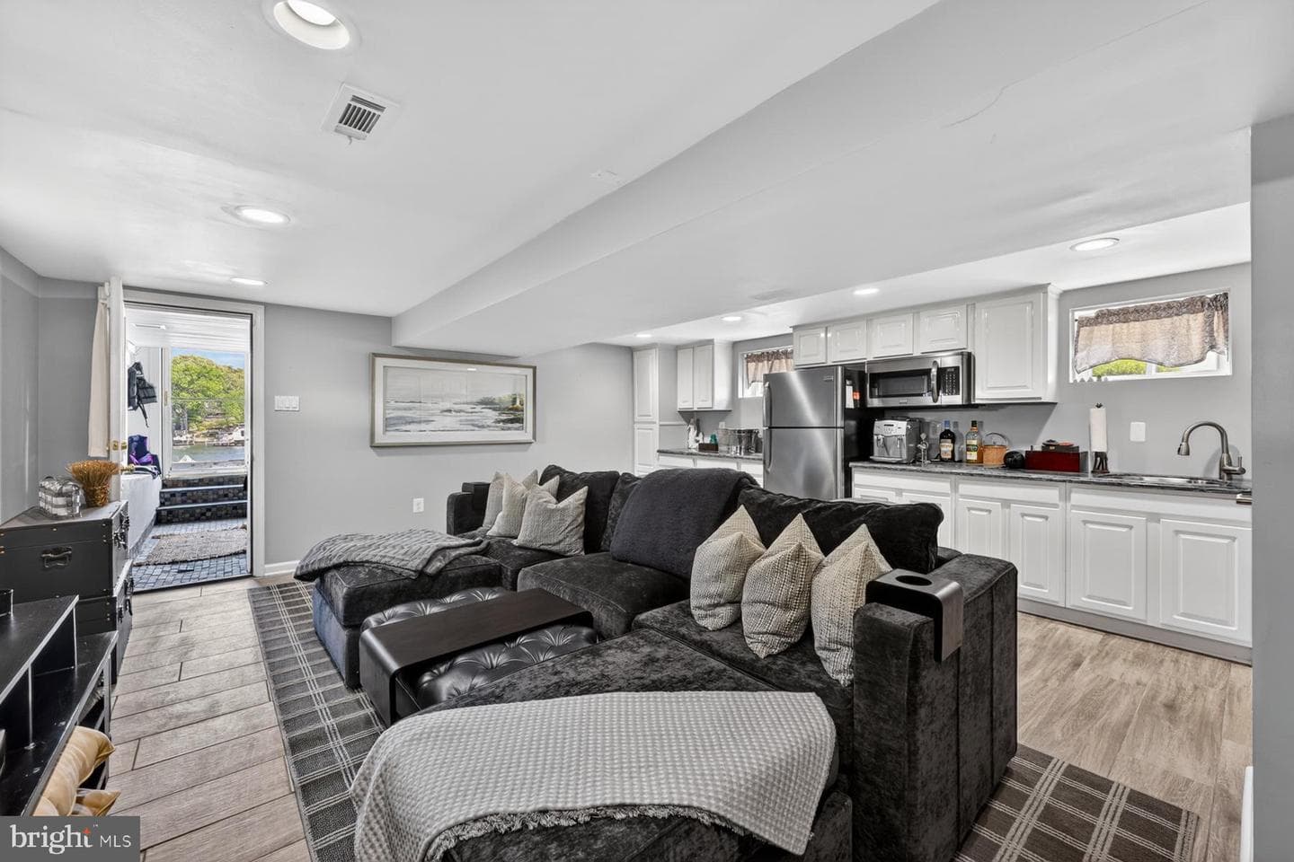 512 Riverside Drive photo 48