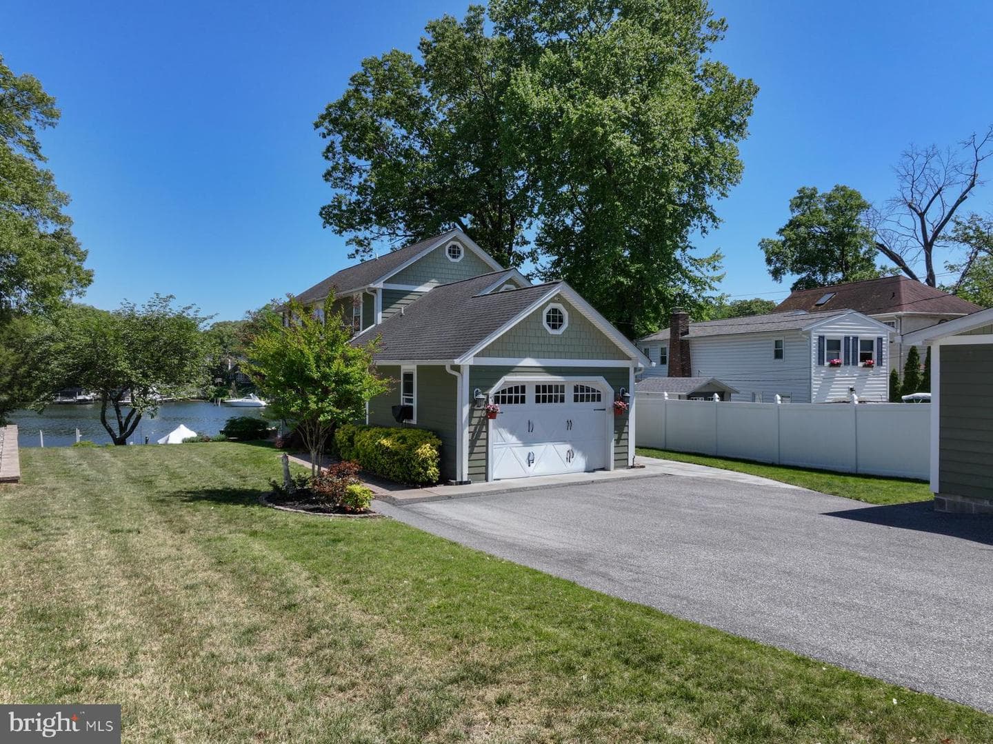 512 Riverside Drive photo 60