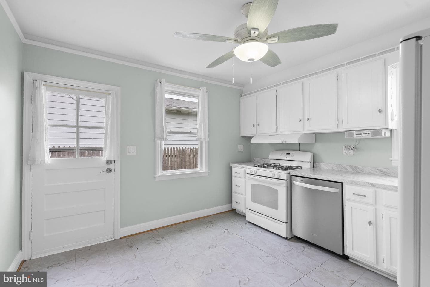306 Vernon Ave photo 13