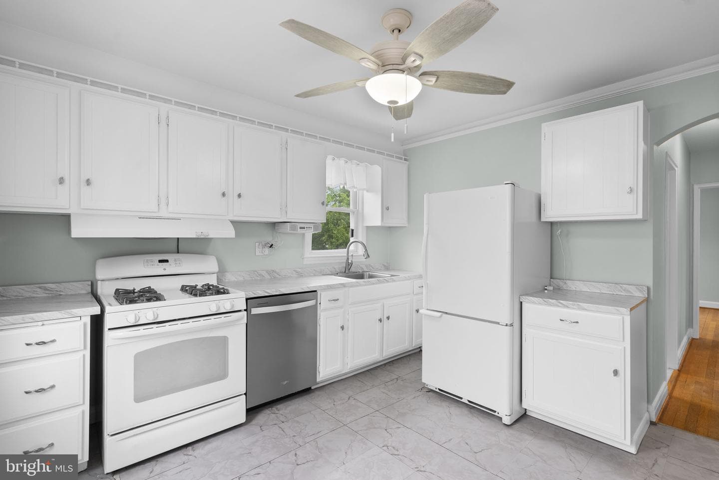 306 Vernon Ave photo 15