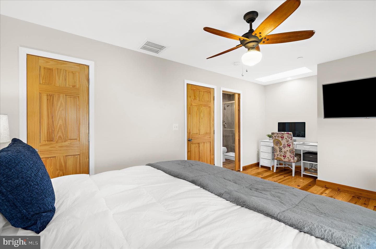 315 S Riverside Drive photo 34